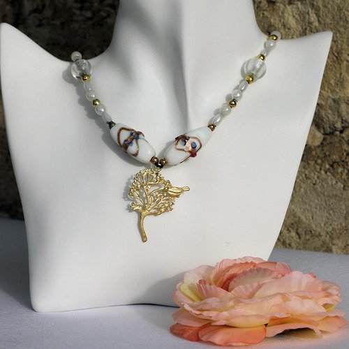 Collier pendentif métal doré-perles de verre- perles nacrées aux couleurs blanche et tansparente modèle "arbrisseau"
