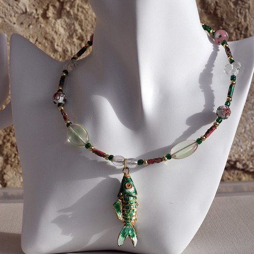 Ras-du-cou pendentif-perles cloisonnées-verre transparent-vert et rose modèle "pêche miraculeuse"