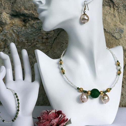 Parure ras-du-cou pendentif-bracelet-boucles d'oreilles perles nacrées-jade-eau douce aux couleurs écrue et verte modèle "belle epoque"
