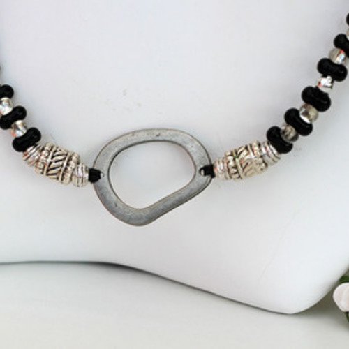 Parure collier-bracelet perles doubles verre noir et transparent-médaillon argenté modèle "un homme-une femme"
