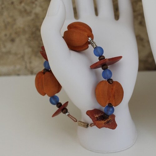 Parure collier bracelet boucles d'oreilles bois verre givré métal aux couleurs bleue et marron modèle Parure collier bracelet boucles d'oreilles bois verre givré métal aux couleurs bleue et marron modèle