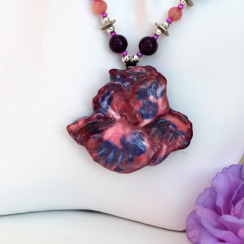 Collier pendentif céramique-agate-métal argenté aux couleurs rose-violette-bleu pétrole modèle "iris"