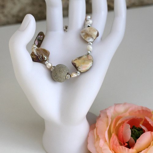 Bracelet nacre-perles nacrées-perles métal argenté modèle "glamour"