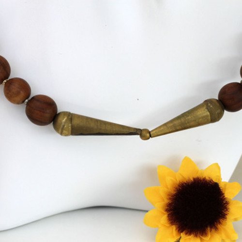 Parure ras-du-cou et bracelet-bois d'olivier-perles nacrées-perles métal bronze-perles métal doré modèle "flipper"