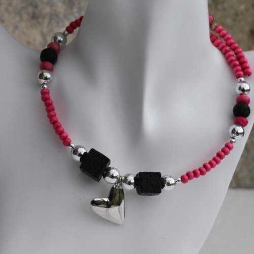 Parure ras-du-cou pendentif et boucles d'oreilles pierre de lave-perles semi-précieuses et bois rose modèle "la vie en rose"