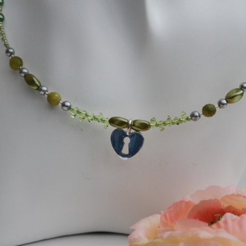 Ras-du-cou pendentif métal- perles de verre aux couleurs citron et verte modèle "lemon"