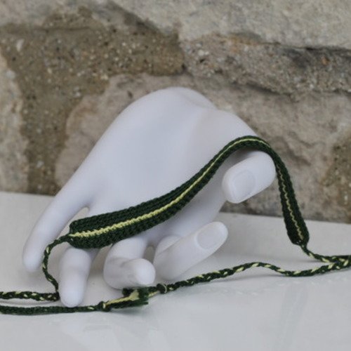 Bracelet brésilien en coton dmc crocheté main vert et paille modèle "brasilia"
