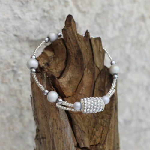 Bracelet s (monté sur fil à mémoire de forme) argenté en perles de verre-perles de rocaille-métal modèle "voie lactée"