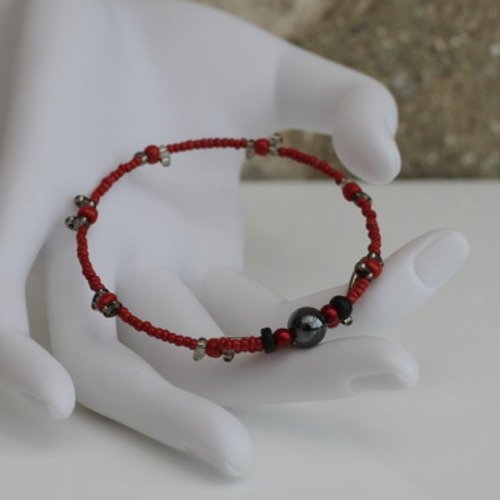 Bracelet s (monté sur fil à mémoire de forme) en perles de verre-noix de coco-hématite aux couleurs rouge et noire modèle "vendange"