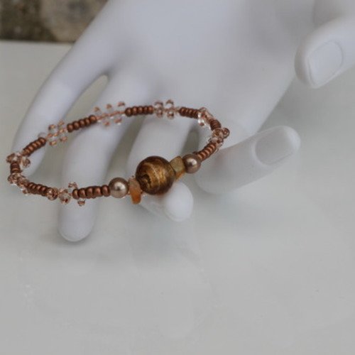 Bracelet s (monté sur fil à mémoire de forme) en perles de verre-agate à la couleur mordorée modèle "amande"