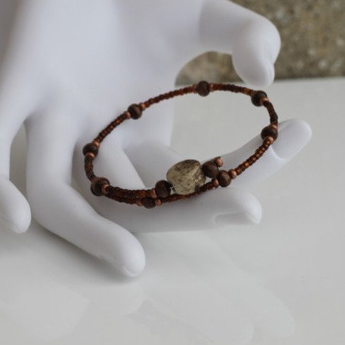 Bracelet s (monté sur fil à mémoire de forme) en perles de verre-bois-céramique aux couleurs marron-écrue modèle "marron d'inde"