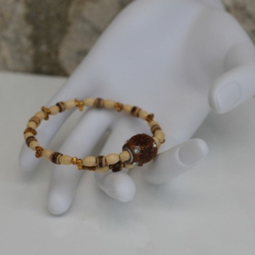 Bracelet s (monté sur fil à mémoire de forme) en perles de verre-noix de coco aux couleurs ivoire-marron modèle "noisette"