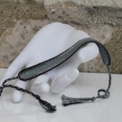 Bracelet brésilien en coton dmc crocheté main en dégradé de gris modèle " porto alegre"