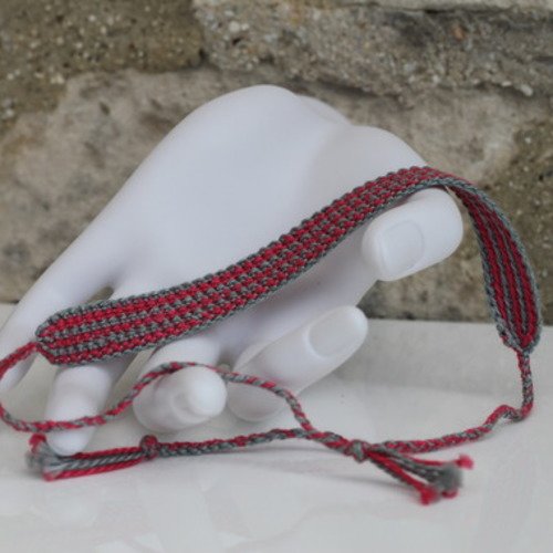 Bracelet brésilien en coton dmc crocheté main gris et rose modèle "guarulhos"