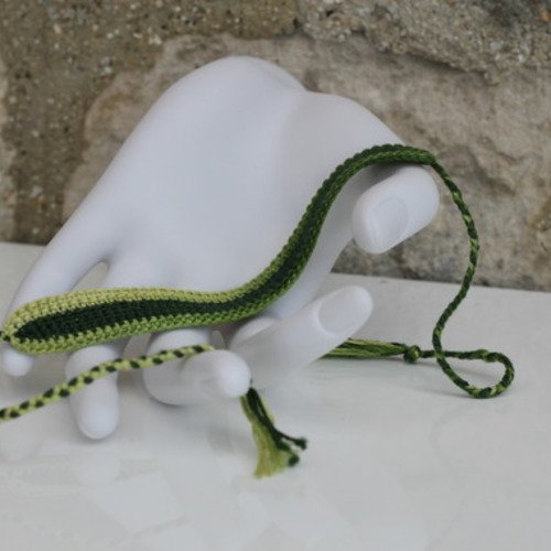 Bracelet brésilien en coton dmc crocheté main en dégradé de vert modèle "sao luis"