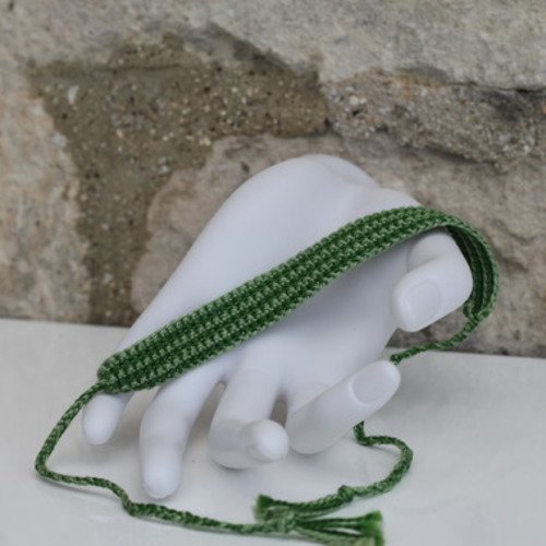 Bracelet brésilien en coton dmc crocheté main aux couleurs vertes modèle "nova iguaçu"