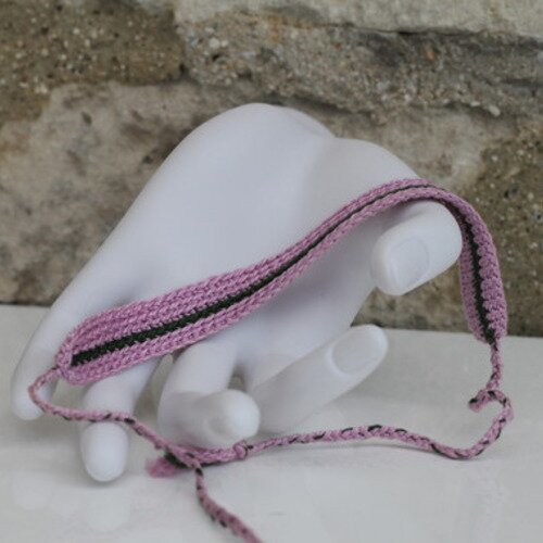 Bracelet brésilien en coton dmc crocheté main lilas et vert modèle "sao bernardo do campo"