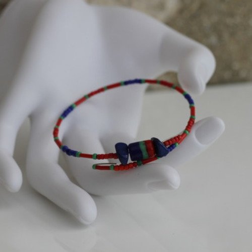 Bracelet s (monté sur fil à mémoire de forme) perles semi-précieuses teintées-verre-rouge-vert-bleu- modèle "perroquet"