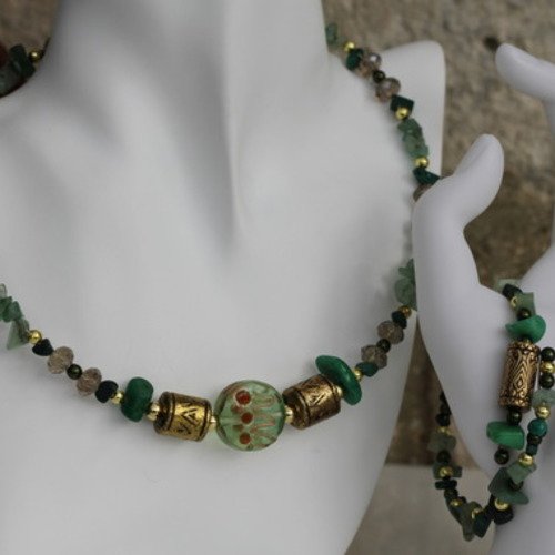Parure ras-du-cou et bracelet en verre-perles de jade-malachite-métal en dégradé de vert modèle "chlorophylle"