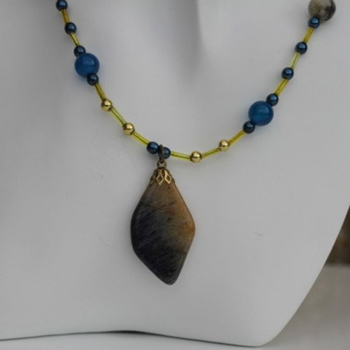 Collier pendentif aventurine-agate bleue et taupe-perles de rocaille modèle "silex"