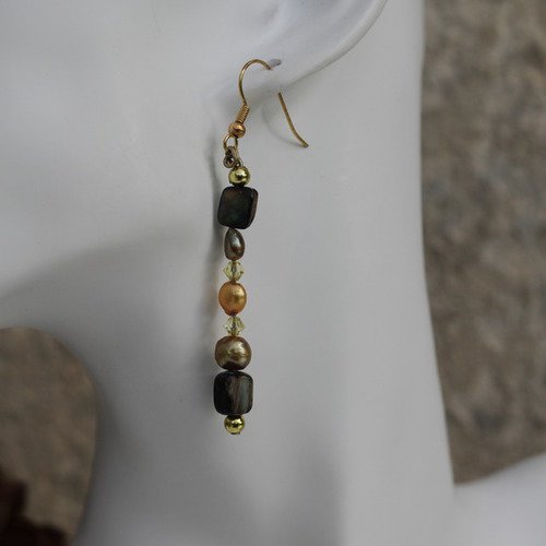 Parure ras-du-cou pendentif-bracelet-boucles d'oreilles cristal de swarovski-perles d'eau douce-nacre anthracite-or modèle "coup de foudre"