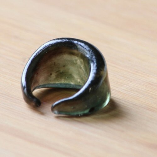 Bague en verre "effet couleur fondue verte" modèle "58"