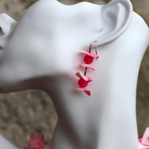 Parure collier pendentif quartz-boucles d'oreilles-agate-nacre-cristal swarovski en dégradé de rose modèle "girly"