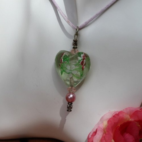 Sautoir pendentif coeur en verre vert-blanc et rose modèle "emotion"