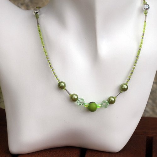 Collier ado graine-perles de rocaille vertes modèle "kiwi"