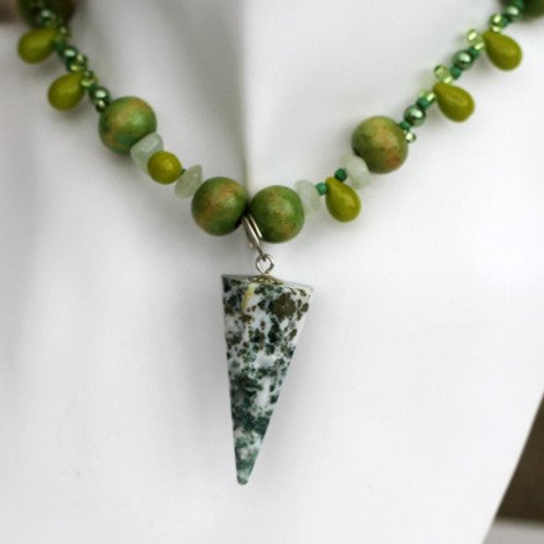 Collier pendentif agate arbre-jade-graine-verre bohème vert modèle "esprit des bois et des arbres"