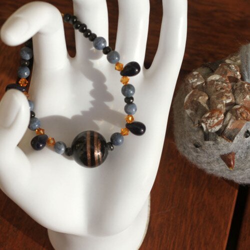 Bracelet céramique-corail-swarovski-verre de bohème-bois noir-or-gris modèle "orage"