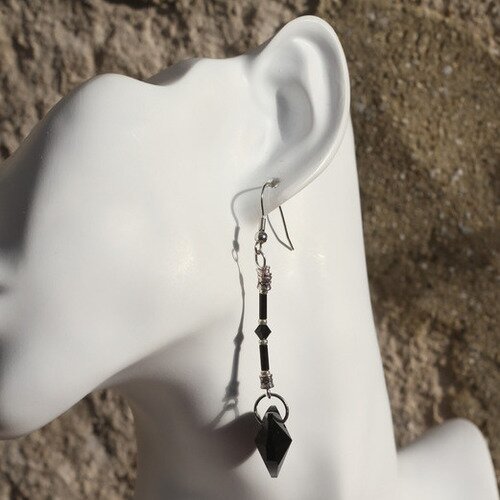 Boucles d'oreilles swarovski noir-métal argenté-perles de rocaille modèle "eternel"