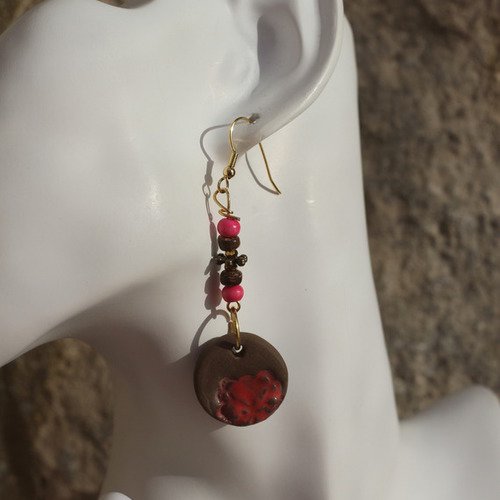 Parure bracelet-boucles d'oreilles céramique-quartz cerise-bois-noix-de-coco marron-rose modèle "petite douceur"