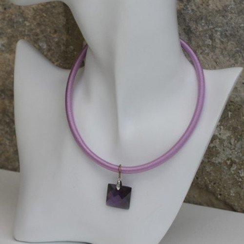 Collier soie-pendentif zirconium violet modèle "météorite"