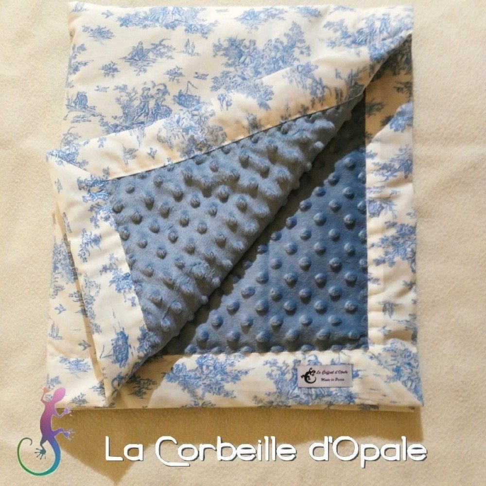 Couverture Molletonnee Pour Bebe En Imprime Toile De Jouy Et Polaire Minky 67x78cm Un Grand Marche