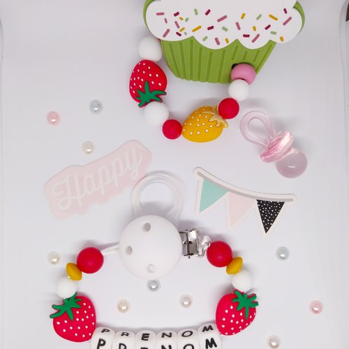 Lot attache tétine personnalisé anneau de dentition/hochet assorti gâteau aux fraises