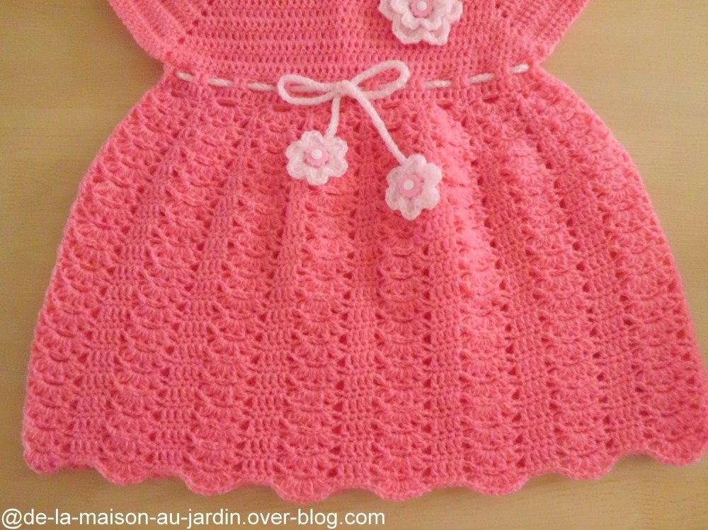 Pdf Crochet Robe Bebe Rose Orne D Un Joli Point Fantaisie Et De 3 Fleurs Rose Poudre De 1 A 3 Mois Facile A Realiser Un Grand Marche