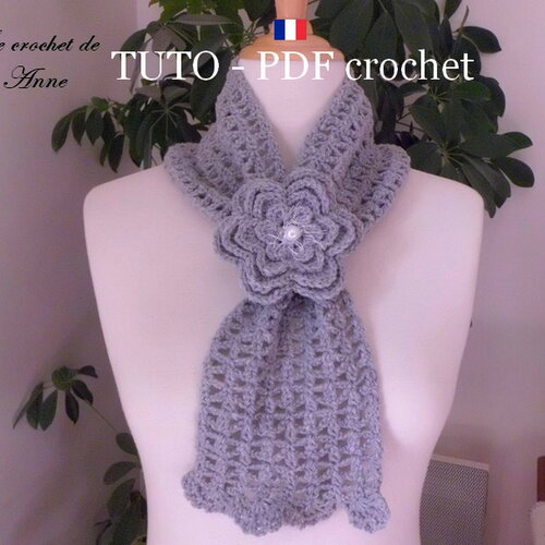 Tuto crochet - echarpe coulissante aux jolis points fantaisies, orné d'une fleur broche, facile à réaliser, tuto en francais  !