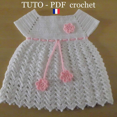 Tuto crochet - robe bébé blanche orné de 3 fleurs roses, de 1 à 12 mois, facile à réaliser, tuto en francais !