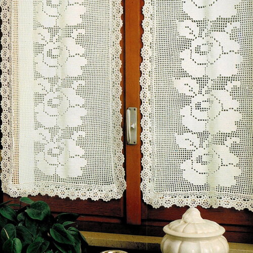 Modèle rideaux orné de roses, filet de brides, déco maison dentelle, explications et grilles en français, pdf crochet vintage !