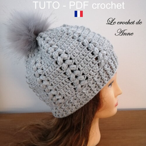 Tuto crochet - bonnet orné d'un joli point fantaisie et d'un pompon fausse fourrure, pour adulte ou adolescent, tuto en francais !