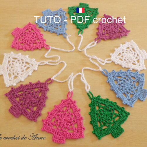 Tuto crochet - guirlande de sapins colorés , déco de noël , ornement de sapin , facile à réaliser , tuto en francais !
