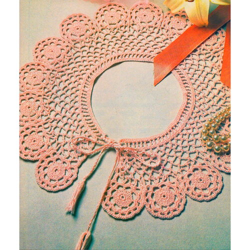 Modèle col dentelle rose romantique, bord intérieur 31,5 x 9,5 cm, explications et grilles en français, pdf crochet vintage !