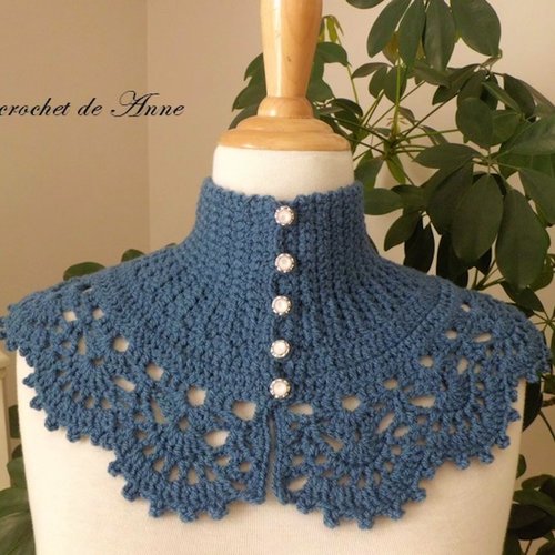 Tour de cou / col en bleu indigo , de style victorien orné d'une belle bordure dentelle !