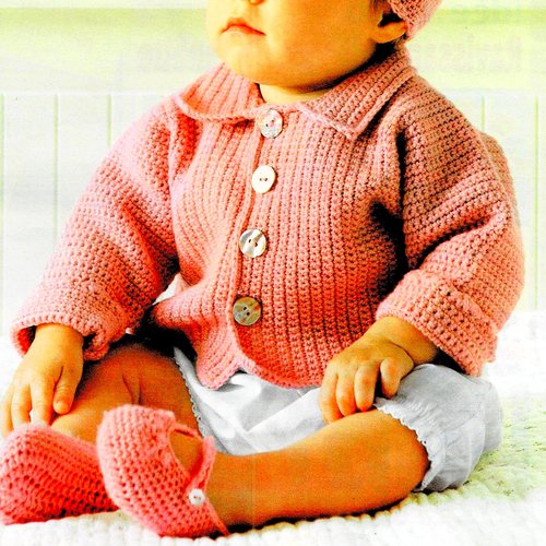 Modèle bébé gilet bonnet chaussons laine rose, naissance à 12 mois, explications et grilles en français, pdf crochet vintage !