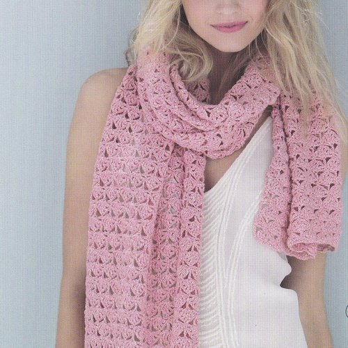 Modèle étole en coton rose poudré, motifs fantaisies, crochet n° 2,5 , explications et grilles en français, pdf crochet vintage !