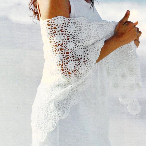 Modèle châle coton blanc, châle été, motifs fleurs, dim. 1,55 m x 0,80 m , explications et grilles en français, pdf crochet vintage !