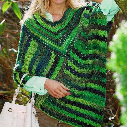 Modèle poncho laine vert chiné, se crochète en 1 seule pièce, taille unique, explications et grilles en français, pdf crochet vintage !