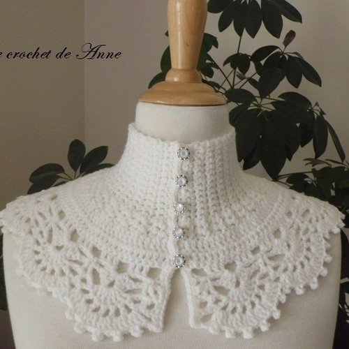 Tour de cou / col blanc de style victorien orné d'une belle bordure dentelle !