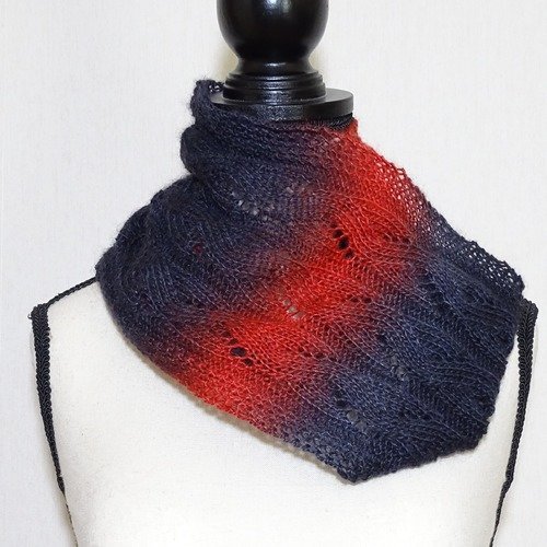 Snood en laine noir, rouge, gris